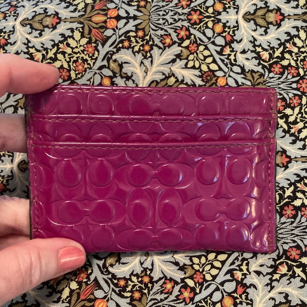 Coach Patent Embossed Card Case in Fuchsia, like new!🌸🩷🌸🩷 - Picture 4 of 6